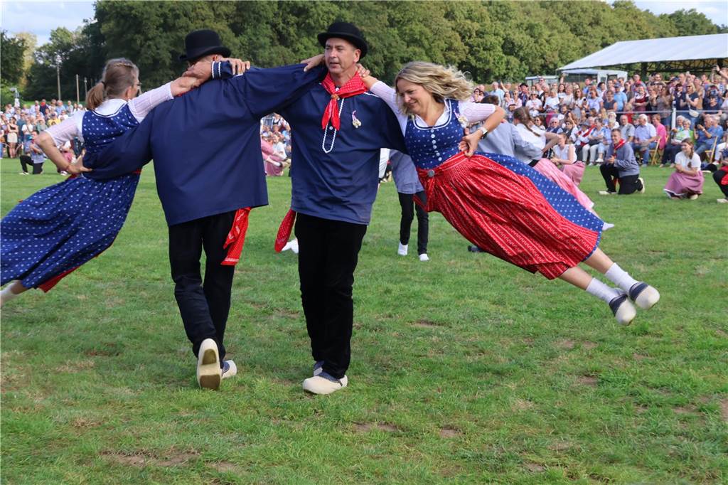 Eindrücke vom Aufmarsch der Trachtenschützengilde Üfte-Overbeck auf der Festwiese in Schermbeck