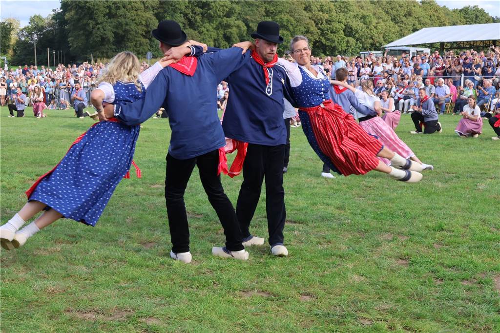Eindrücke vom Aufmarsch der Trachtenschützengilde Üfte-Overbeck auf der Festwiese in Schermbeck