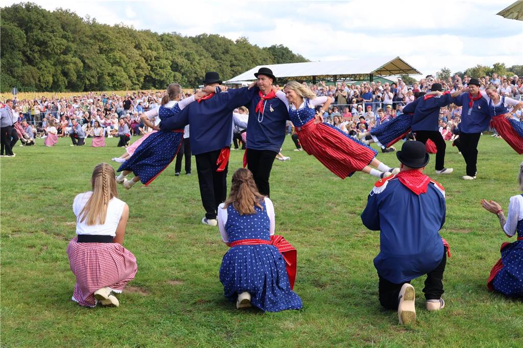 Eindrücke vom Aufmarsch der Trachtenschützengilde Üfte-Overbeck auf der Festwiese in Schermbeck