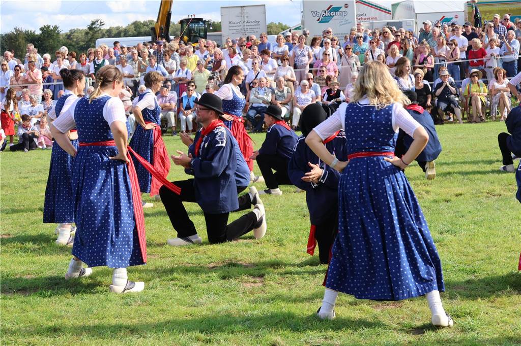 Eindrücke vom Aufmarsch der Trachtenschützengilde Üfte-Overbeck auf der Festwiese in Schermbeck