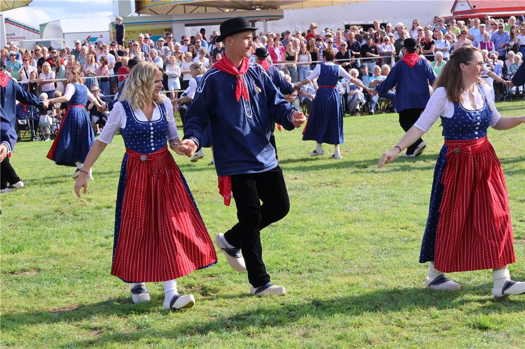Eindrücke vom Aufmarsch der Trachtenschützengilde Üfte-Overbeck auf der Festwiese in Schermbeck