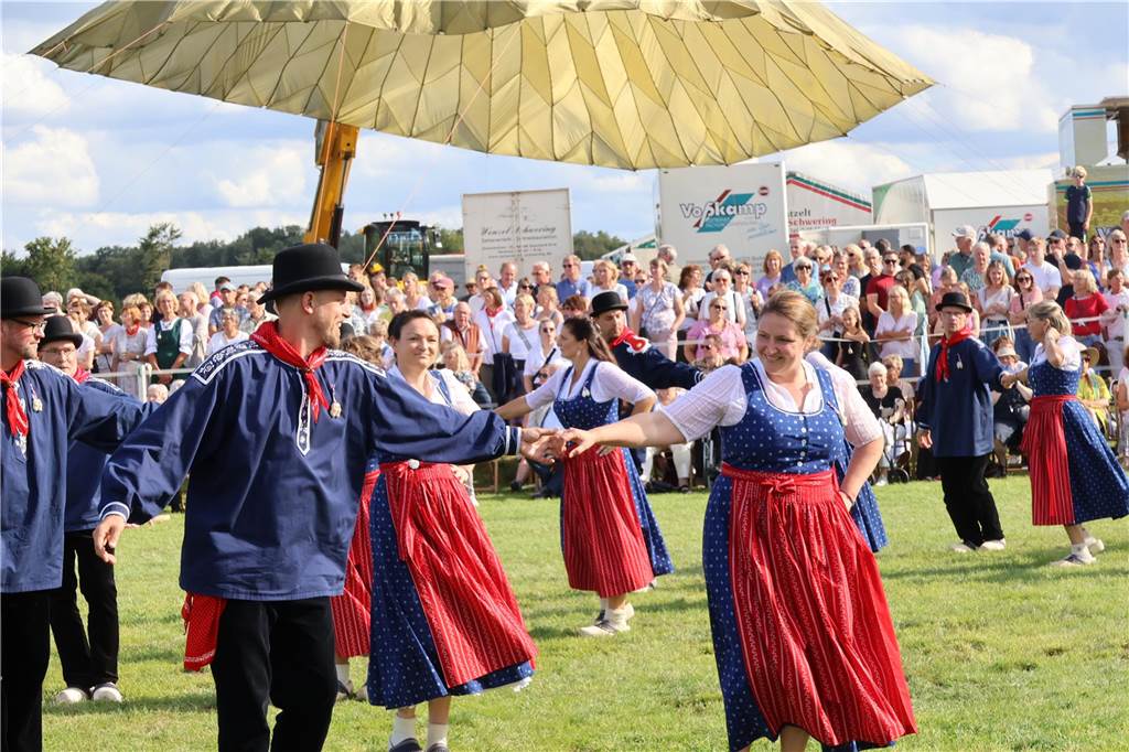 Eindrücke vom Aufmarsch der Trachtenschützengilde Üfte-Overbeck auf der Festwiese in Schermbeck