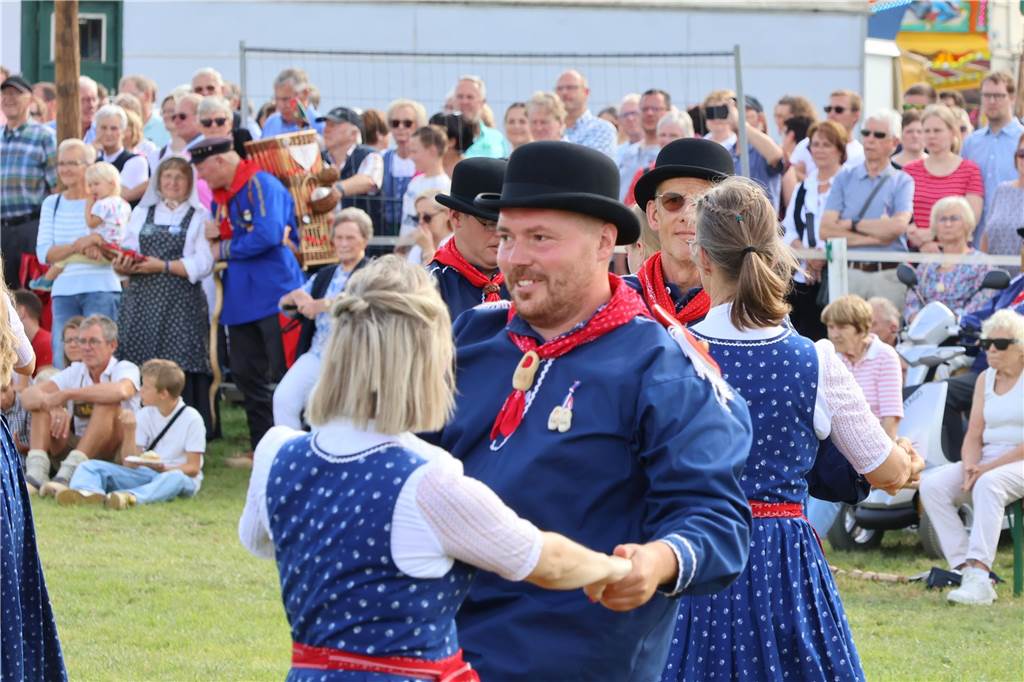 Eindrücke vom Aufmarsch der Trachtenschützengilde Üfte-Overbeck auf der Festwiese in Schermbeck