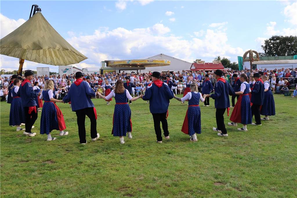Eindrücke vom Aufmarsch der Trachtenschützengilde Üfte-Overbeck auf der Festwiese in Schermbeck