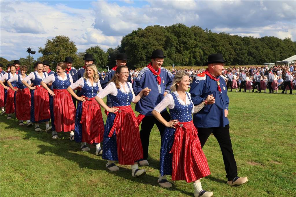 Eindrücke vom Aufmarsch der Trachtenschützengilde Üfte-Overbeck auf der Festwiese in Schermbeck