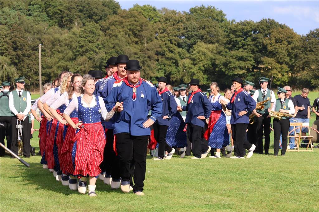 Eindrücke vom Aufmarsch der Trachtenschützengilde Üfte-Overbeck auf der Festwiese in Schermbeck
