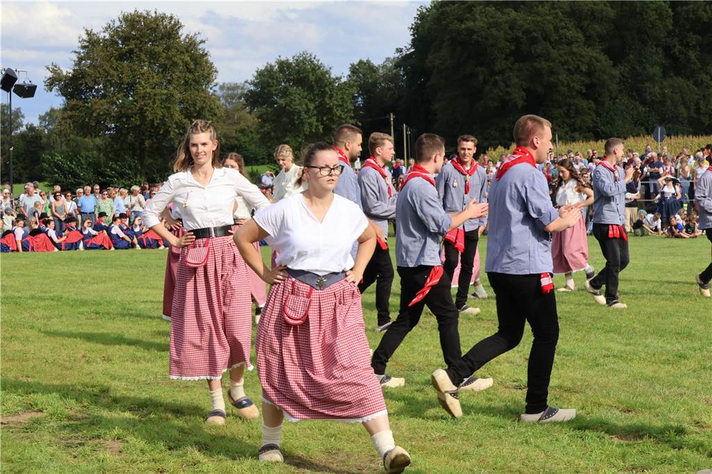 Eindrücke vom Aufmarsch der Trachtenschützengilde Üfte-Overbeck auf der Festwiese in Schermbeck