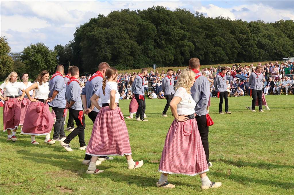 Eindrücke vom Aufmarsch der Trachtenschützengilde Üfte-Overbeck auf der Festwiese in Schermbeck