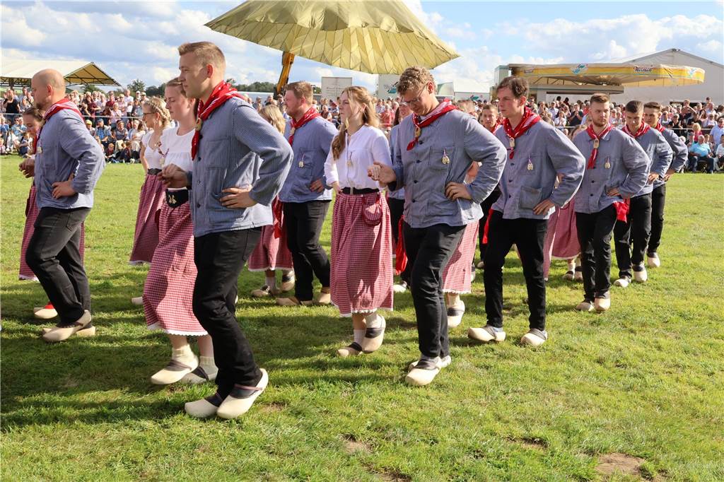 Eindrücke vom Aufmarsch der Trachtenschützengilde Üfte-Overbeck auf der Festwiese in Schermbeck