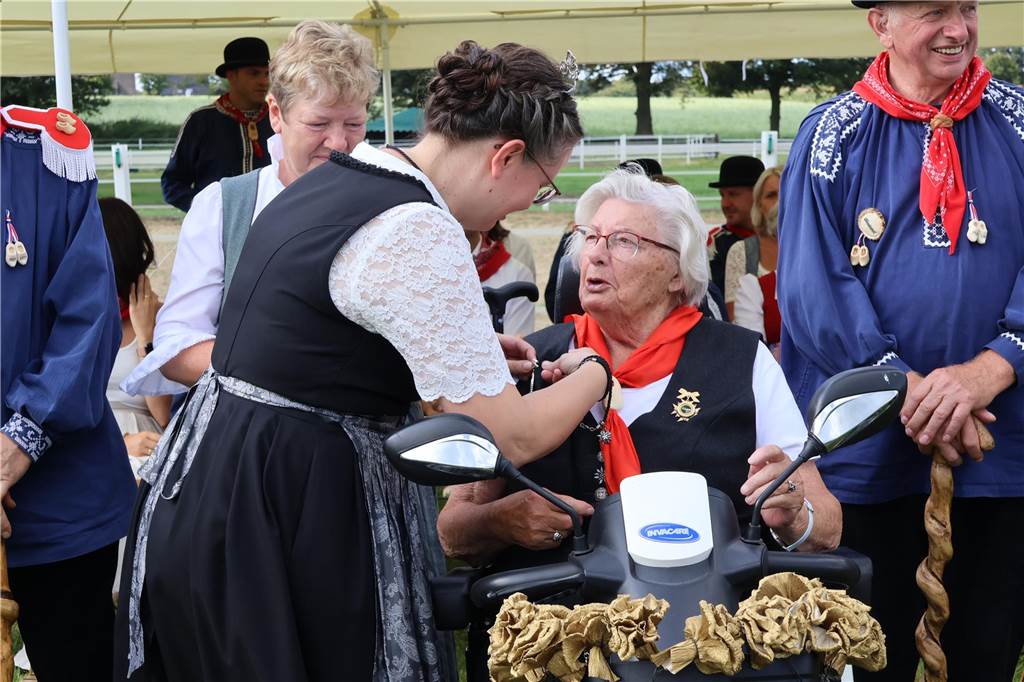 Eindrücke vom Aufmarsch der Trachtenschützengilde Üfte-Overbeck auf der Festwiese in Schermbeck