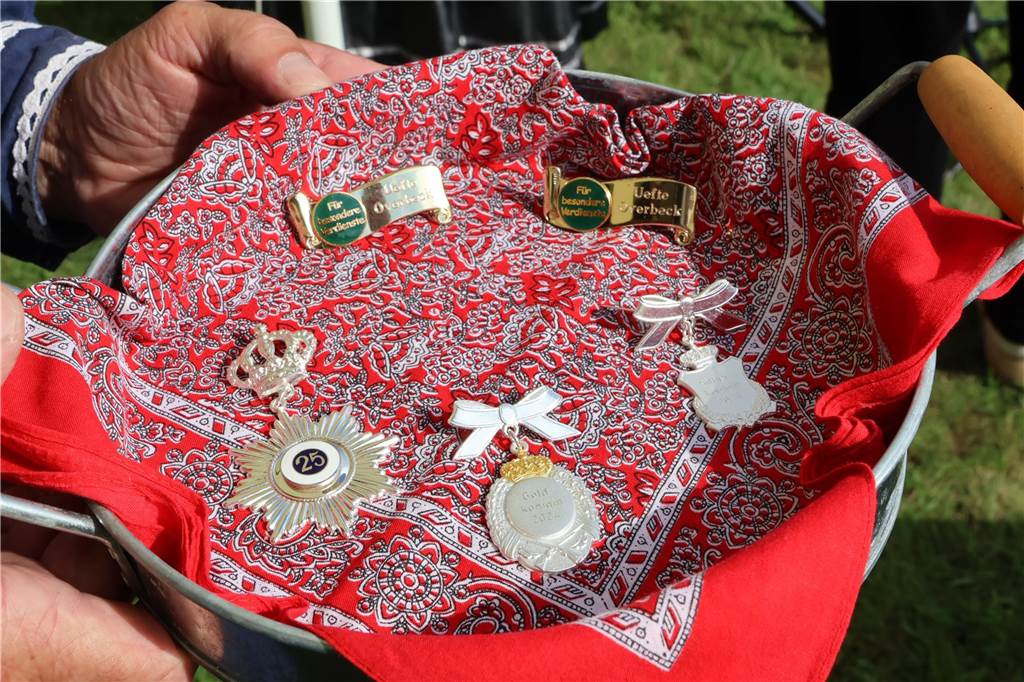 Eindrücke vom Aufmarsch der Trachtenschützengilde Üfte-Overbeck auf der Festwiese in Schermbeck