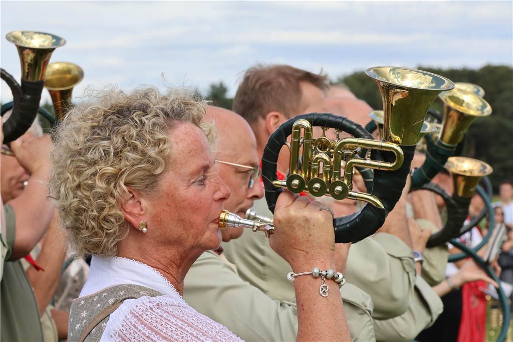 Eindrücke vom Aufmarsch der Trachtenschützengilde Üfte-Overbeck auf der Festwiese in Schermbeck