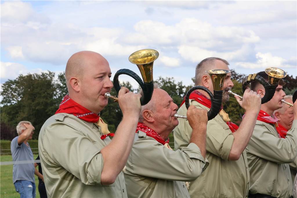 Eindrücke vom Aufmarsch der Trachtenschützengilde Üfte-Overbeck auf der Festwiese in Schermbeck