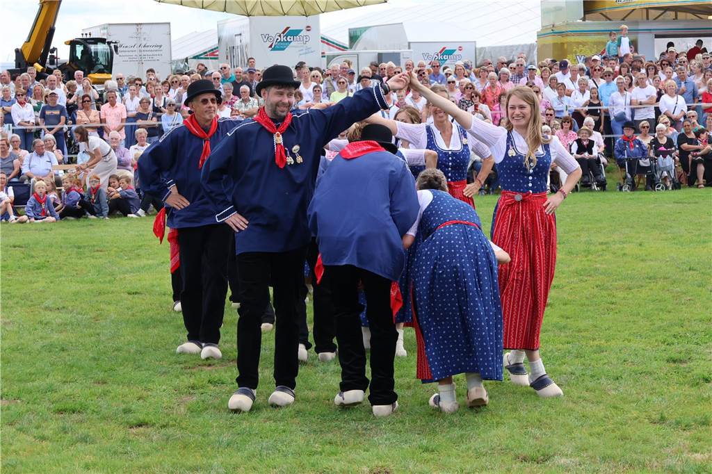 Eindrücke vom Aufmarsch der Trachtenschützengilde Üfte-Overbeck auf der Festwiese in Schermbeck