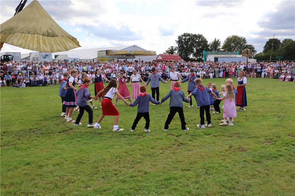 Eindrücke vom Aufmarsch der Trachtenschützengilde Üfte-Overbeck auf der Festwiese in Schermbeck