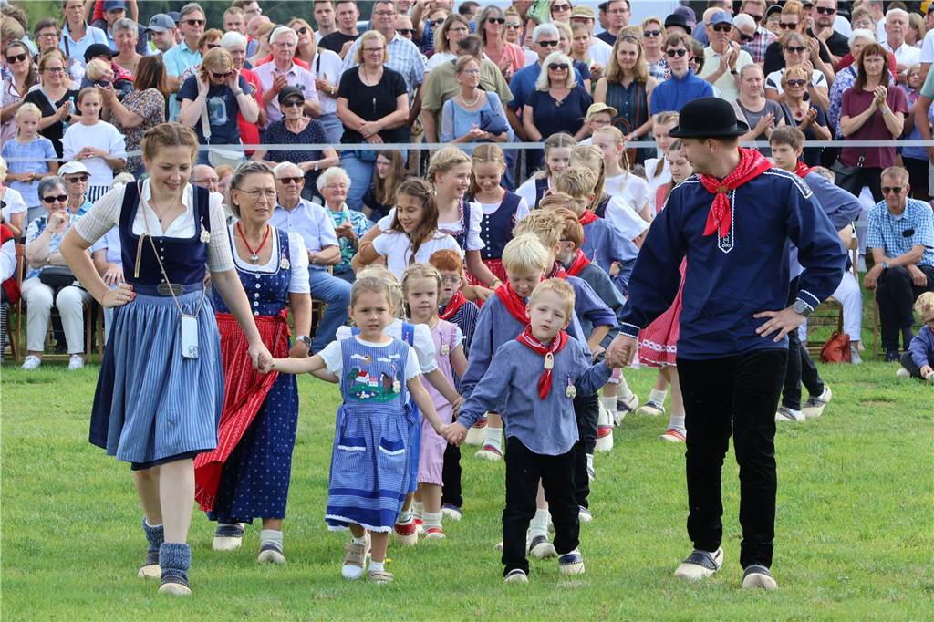 Eindrücke vom Aufmarsch der Trachtenschützengilde Üfte-Overbeck auf der Festwiese in Schermbeck