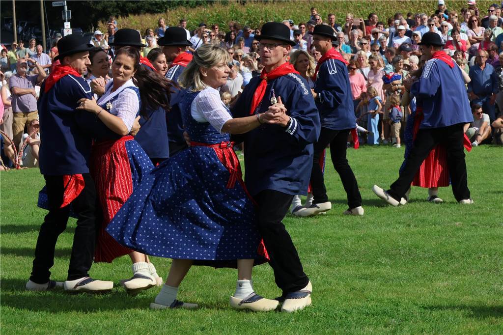 Eindrücke vom Aufmarsch der Trachtenschützengilde Üfte-Overbeck auf der Festwiese in Schermbeck
