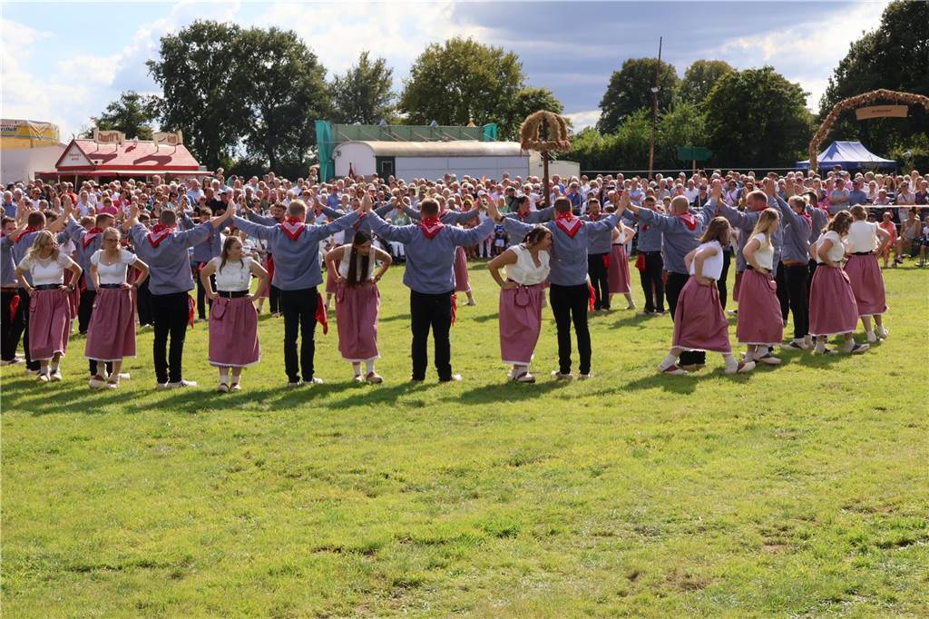 Eindrücke vom Aufmarsch der Trachtenschützengilde Üfte-Overbeck auf der Festwiese in Schermbeck