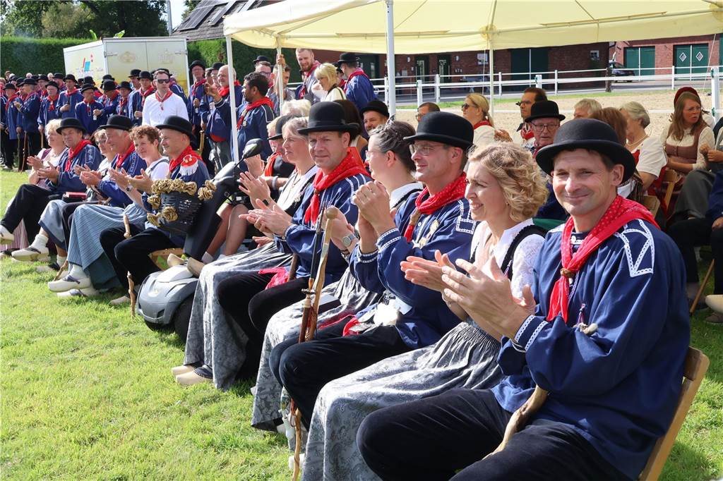 Eindrücke vom Aufmarsch der Trachtenschützengilde Üfte-Overbeck auf der Festwiese in Schermbeck