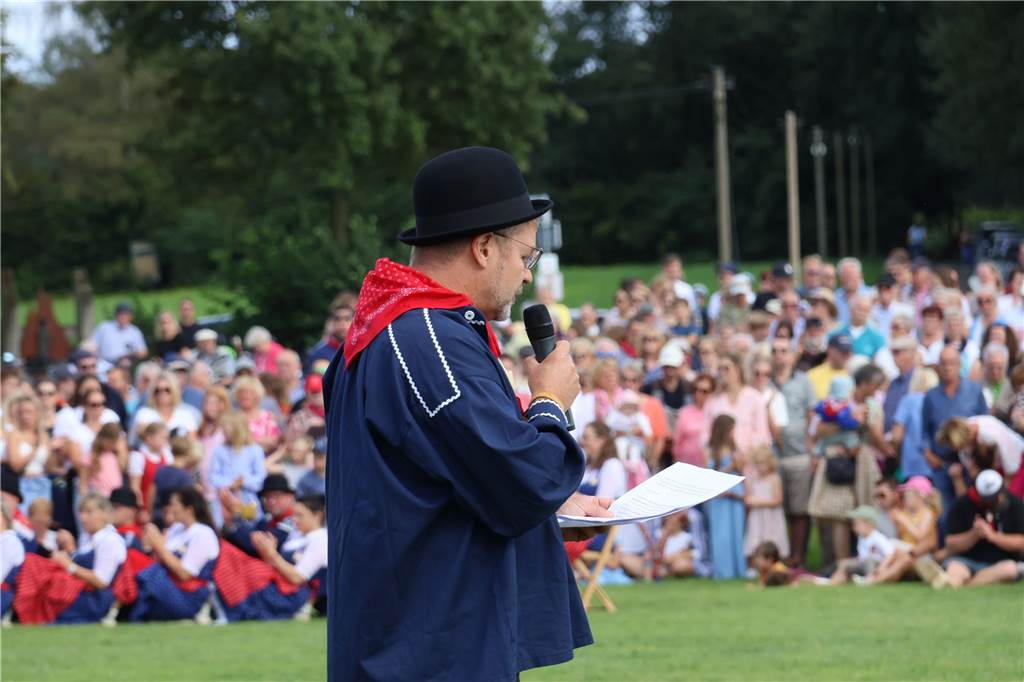 Eindrücke vom Aufmarsch der Trachtenschützengilde Üfte-Overbeck auf der Festwiese in Schermbeck
