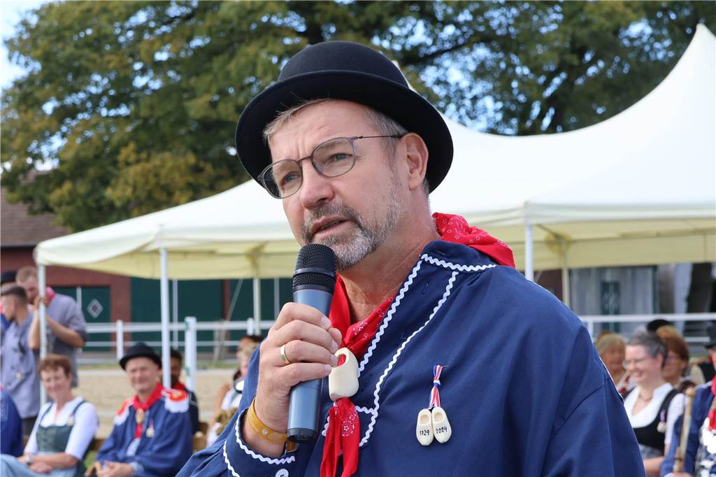 Eindrücke vom Aufmarsch der Trachtenschützengilde Üfte-Overbeck auf der Festwiese in Schermbeck