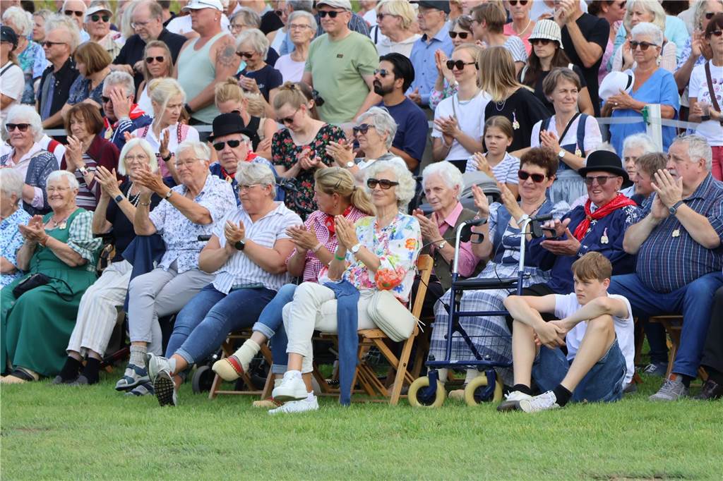 Eindrücke vom Aufmarsch der Trachtenschützengilde Üfte-Overbeck auf der Festwiese in Schermbeck