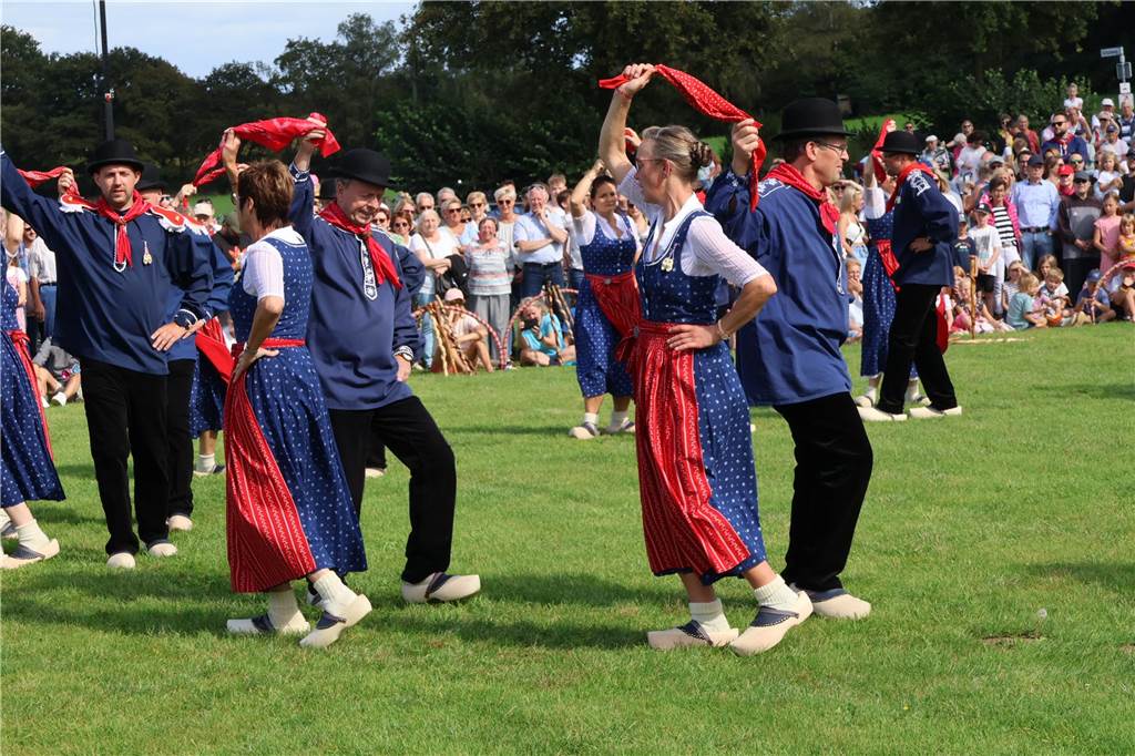 Eindrücke vom Aufmarsch der Trachtenschützengilde Üfte-Overbeck auf der Festwiese in Schermbeck