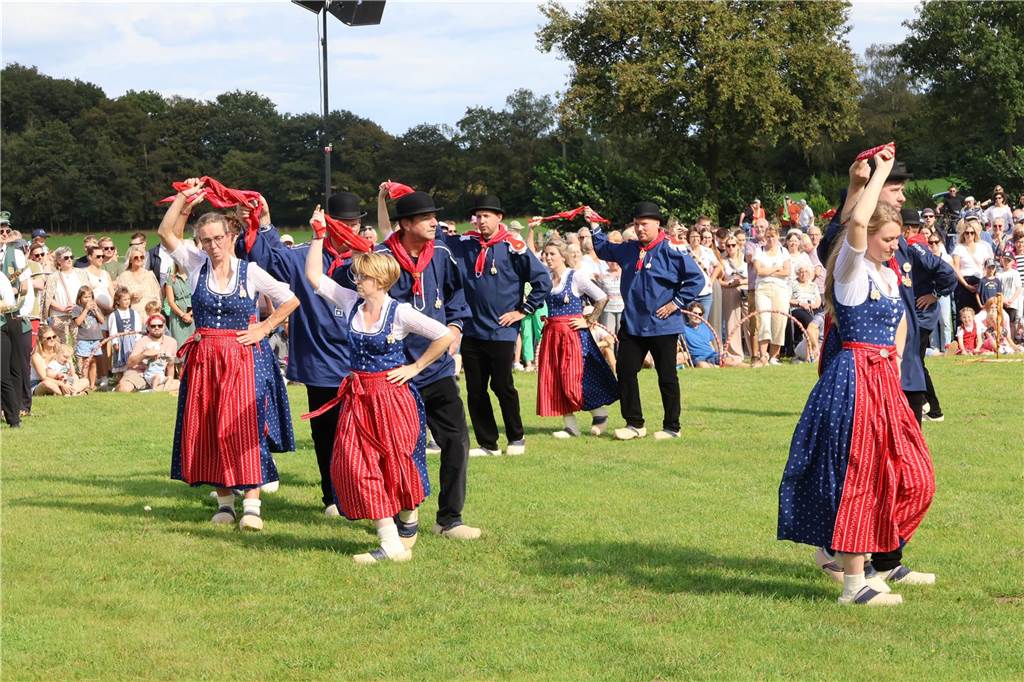 Eindrücke vom Aufmarsch der Trachtenschützengilde Üfte-Overbeck auf der Festwiese in Schermbeck