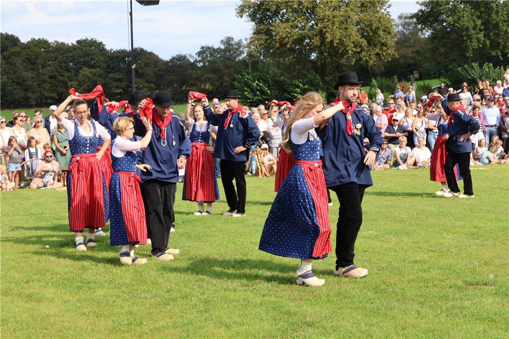 Eindrücke vom Aufmarsch der Trachtenschützengilde Üfte-Overbeck auf der Festwiese in Schermbeck