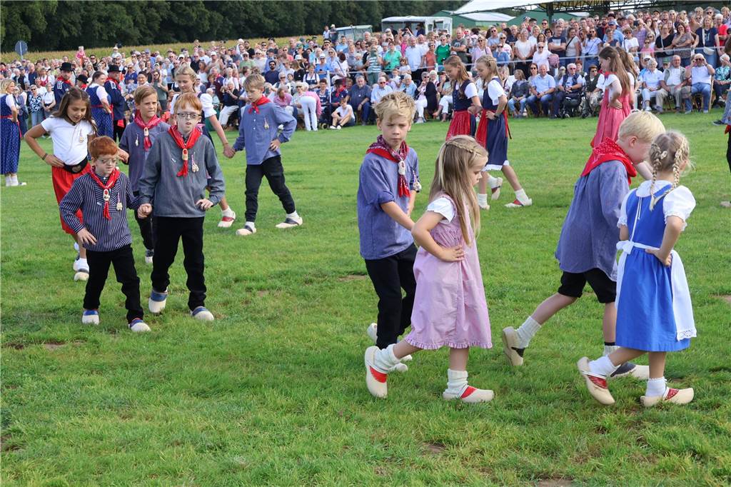 Eindrücke vom Aufmarsch der Trachtenschützengilde Üfte-Overbeck auf der Festwiese in Schermbeck
