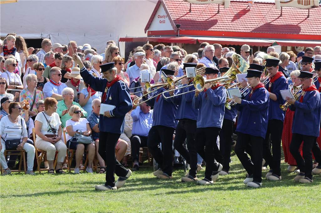 Eindrücke vom Aufmarsch der Trachtenschützengilde Üfte-Overbeck auf der Festwiese in Schermbeck