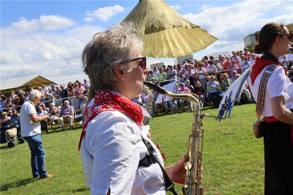 Eindrücke vom Aufmarsch der Trachtenschützengilde Üfte-Overbeck auf der Festwiese in Schermbeck