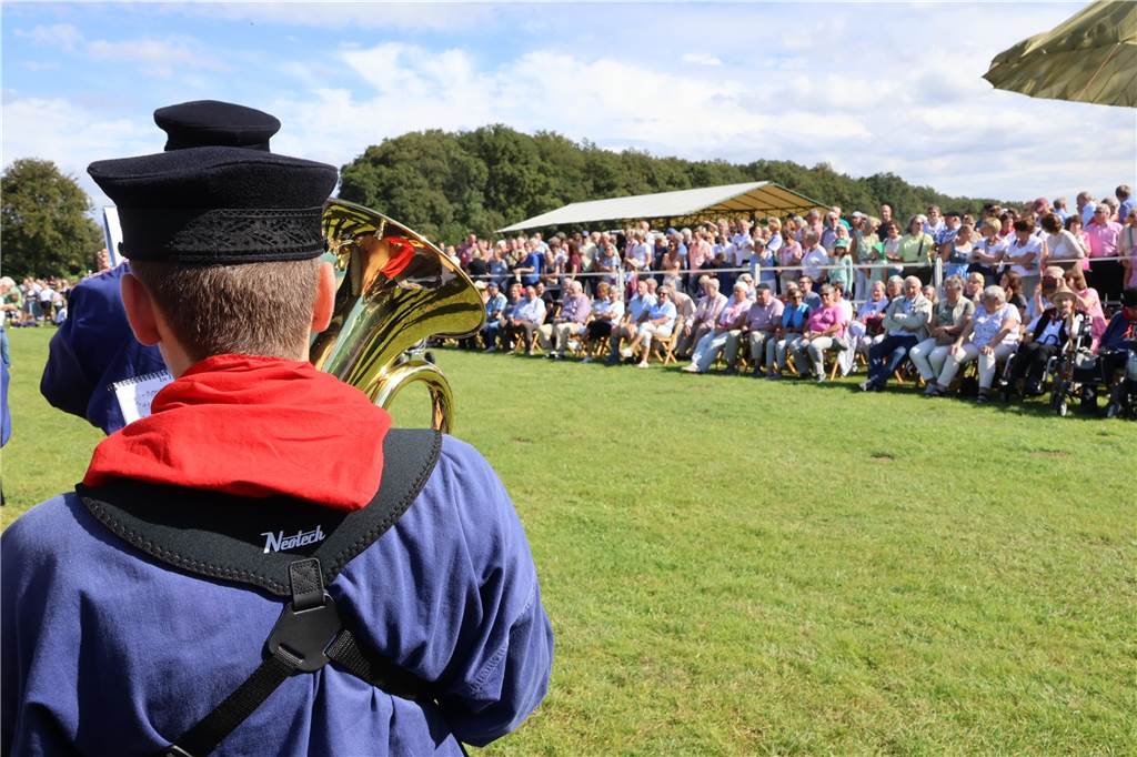 Eindrücke vom Aufmarsch der Trachtenschützengilde Üfte-Overbeck auf der Festwiese in Schermbeck