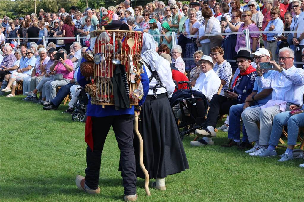 Eindrücke vom Aufmarsch der Trachtenschützengilde Üfte-Overbeck auf der Festwiese in Schermbeck