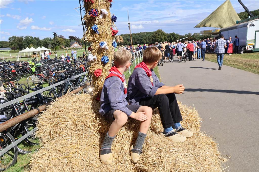 Eindrücke vom Aufmarsch der Trachtenschützengilde Üfte-Overbeck auf der Festwiese in Schermbeck