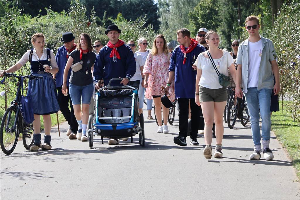 Eindrücke vom Aufmarsch der Trachtenschützengilde Üfte-Overbeck auf der Festwiese in Schermbeck