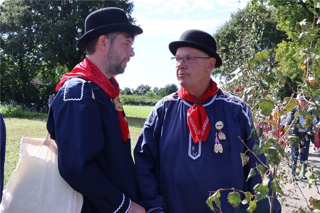 Eindrücke vom Aufmarsch der Trachtenschützengilde Üfte-Overbeck auf der Festwiese in Schermbeck