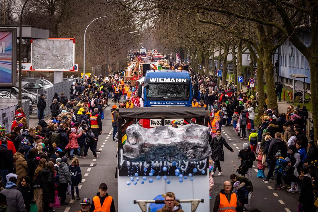 Eindrücke vom Dortmunder Rosenmontagszug 2023 in der Nordstadt