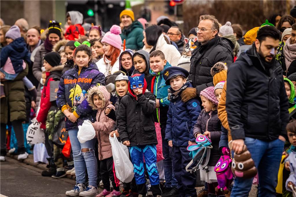 Eindrücke vom Dortmunder Rosenmontagszug 2023 in der Nordstadt