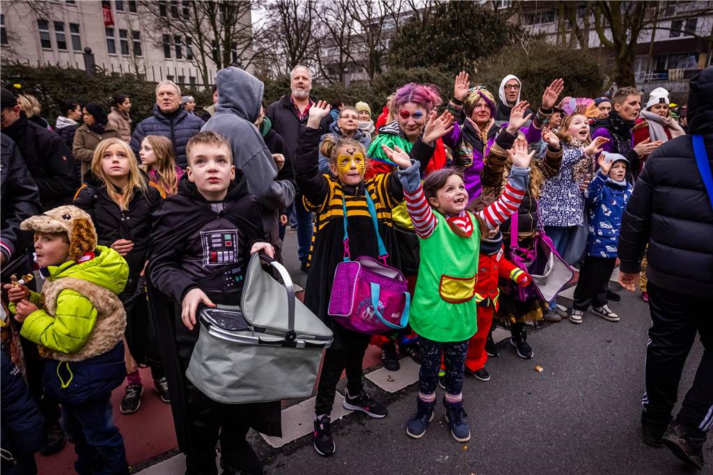 Eindrücke vom Dortmunder Rosenmontagszug 2023 in der Nordstadt