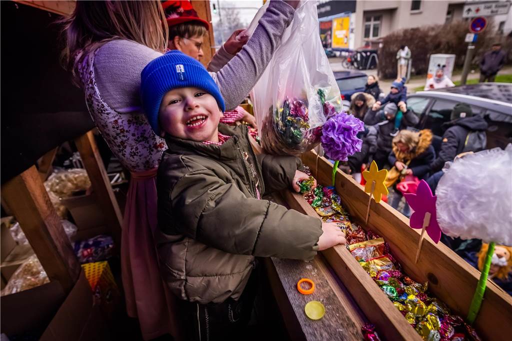 Eindrücke vom Dortmunder Rosenmontagszug 2023 in der Nordstadt