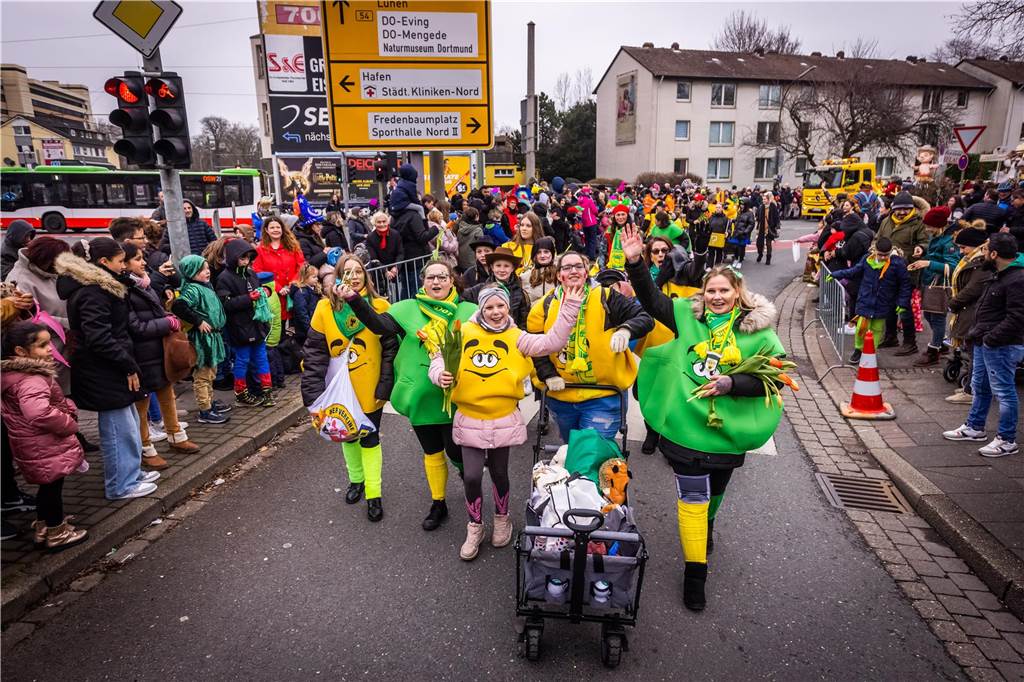 Eindrücke vom Dortmunder Rosenmontagszug 2023 in der Nordstadt