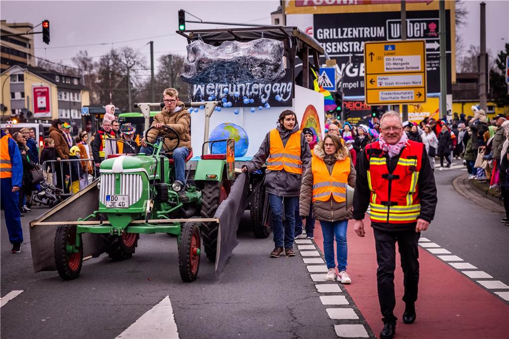Eindrücke vom Dortmunder Rosenmontagszug 2023 in der Nordstadt