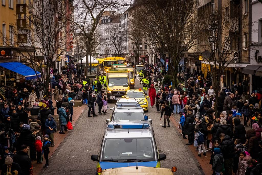 Eindrücke vom Dortmunder Rosenmontagszug 2023 in der Nordstadt