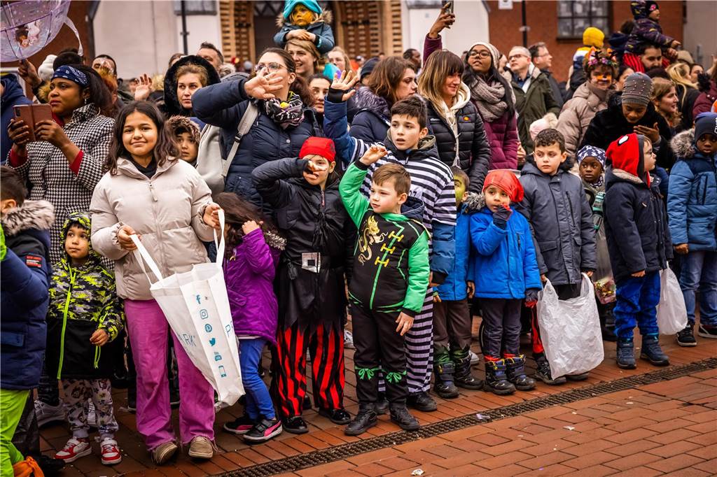 Eindrücke vom Dortmunder Rosenmontagszug 2023 in der Nordstadt