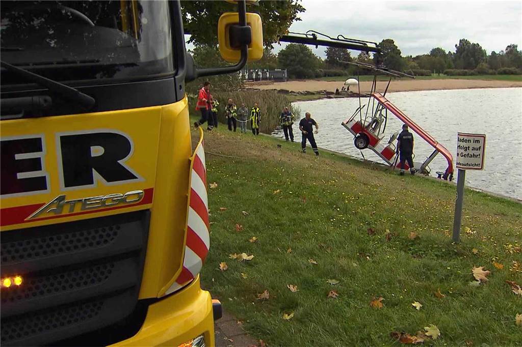 Eindrücke vom Einsatz am Horstmarer See, in dem der Shuttlebus versenkt worden ist