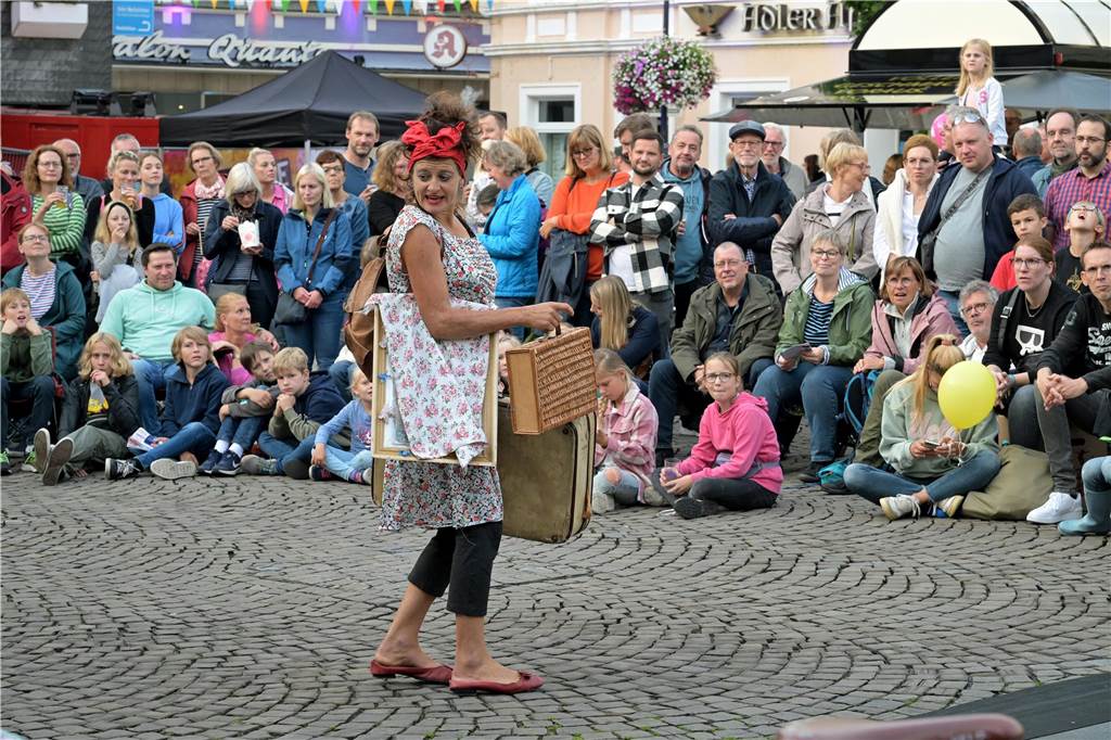 Straßenfestival 2023: Besucher strömen am trockenen Freitagabend in die Innenstadt Eindrücke vom ersten Abend des Straßenfestivals Werne 2023.