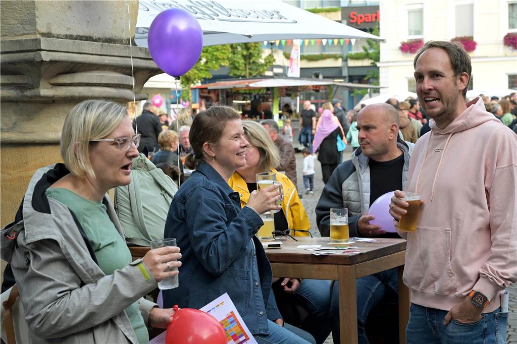 Straßenfestival 2023: Besucher strömen am trockenen Freitagabend in die Innenstadt Eindrücke vom ersten Abend des Straßenfestivals Werne 2023.