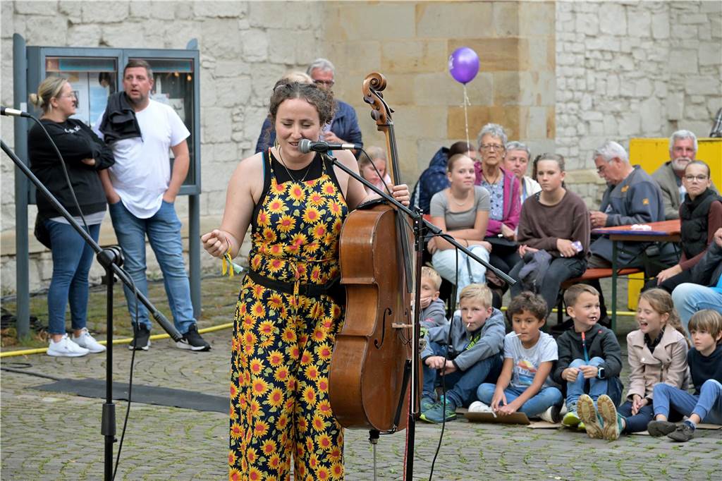 Straßenfestival 2023: Besucher strömen am trockenen Freitagabend in die Innenstadt Eindrücke vom ersten Abend des Straßenfestivals Werne 2023.