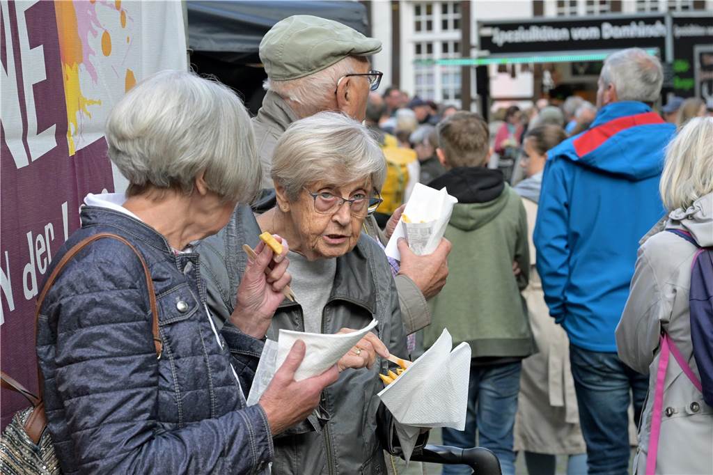 Straßenfestival 2023: Besucher strömen am trockenen Freitagabend in die Innenstadt Eindrücke vom ersten Abend des Straßenfestivals Werne 2023.